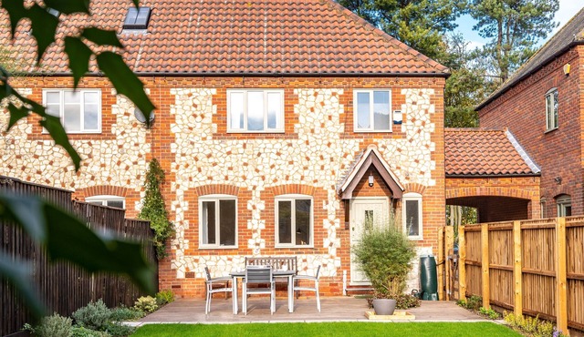 Staithe View - Beautiful cottage in quiet location with stunning marsh views