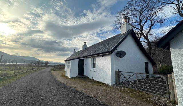 STALKER'S COTTAGE - TORRIDON, pet friendly in Torridon