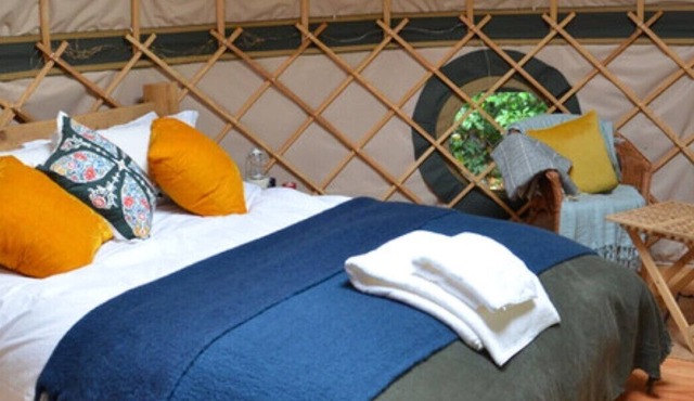 Stamford Meadows Glamping - Walnut Yurt Site with Hot Tub