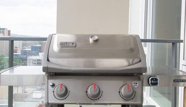 Stampede Fireworks View! 2BD 2BA Parking, AC