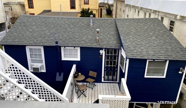 Stand-alone cottage, ocean view, seconds to beach, and short walk to downtown!