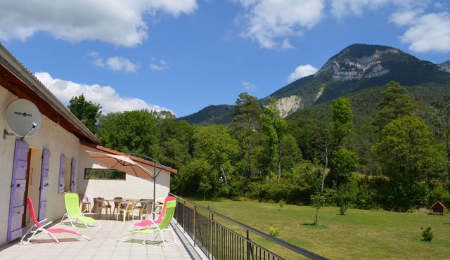 STANDING MOUNTAIN HOLIDAYS