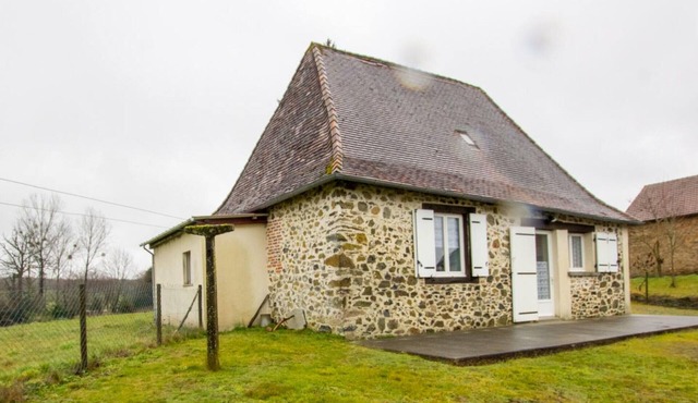 Standalone house in the wilderness of Auvézère Valley
