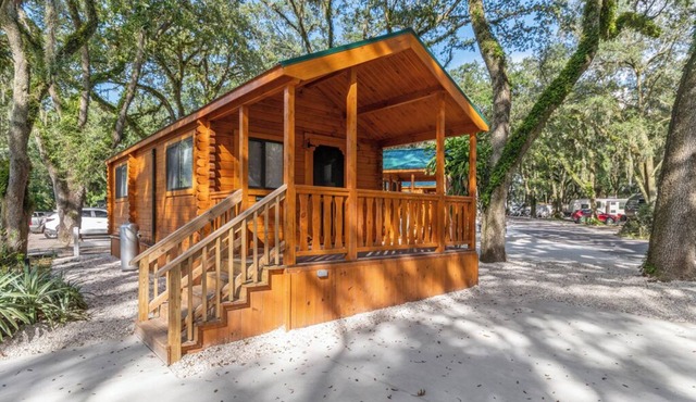 Standard Cabin with Premium Porch - Happy Travelers RV Resort
