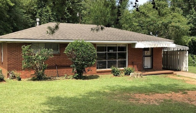 Standard home near colleges, hospitals, shopping and more!
