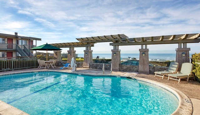 Standard King Room w/Sofa Bed | Access to Pool, Outdoor Firepits | Free Parking