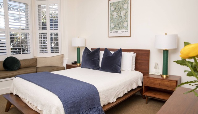 Standard Queen Room with Ensuite Bathroom