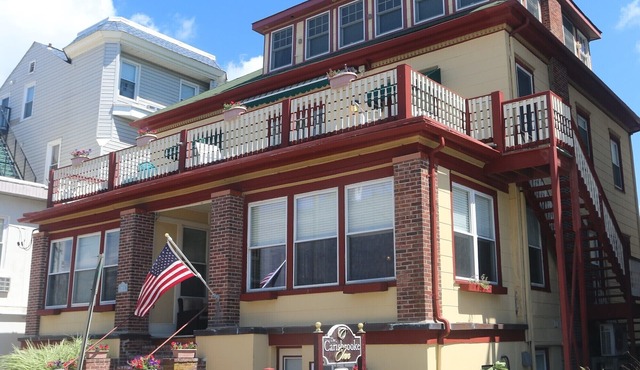 Standard Queen Room 300 feet from the boardwalk and beach with parking and full breakfast
