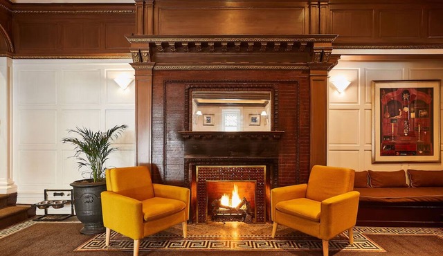 Standard Queen Space, The Alexander Inn, Charming Design, Central Philly