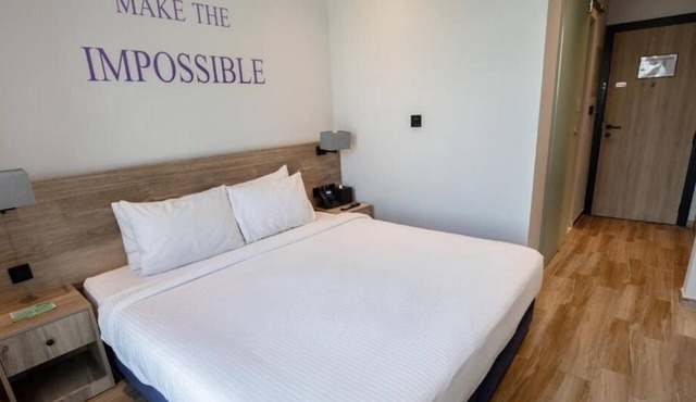 Standard Room In Jaddaf By E R