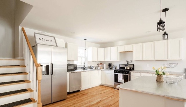 Standard Single Room2 with Shared Bathroom l Dining Patio