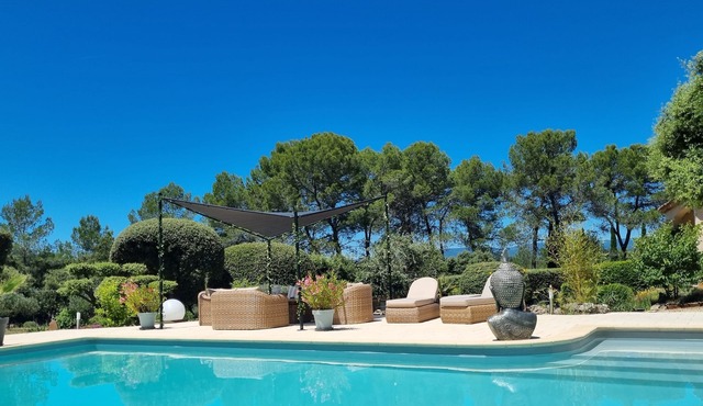 STANDING AIR-CONDITIONED VILLA (2 to 4 people). PRIVATE WING 'AU CALME' SWIMMING POOL