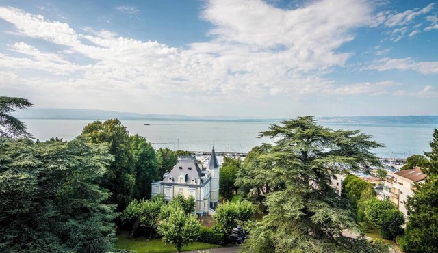 Standing apartment Evian les Bains, lake view and covered parking lot