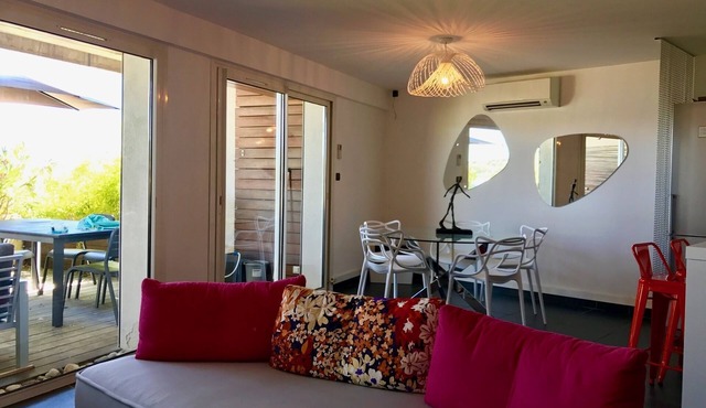 Standing apartment for 6 people with sea view and direct sea access