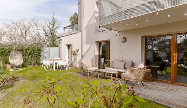 Standing apartment with garden - Haras de Jardy