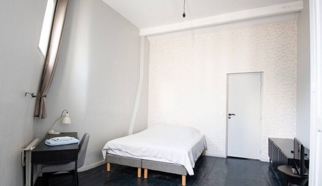 Standing room 8 private with key downtown