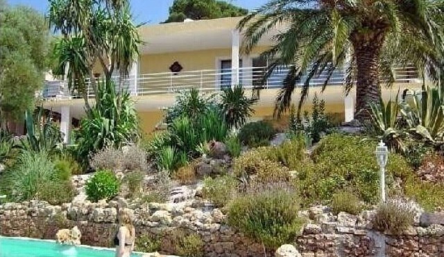 Standing Villa (independent ground floor) + swimming pool/Cavalaire/Air conditioning. Near St-Tropez. IDEAL FAMILY