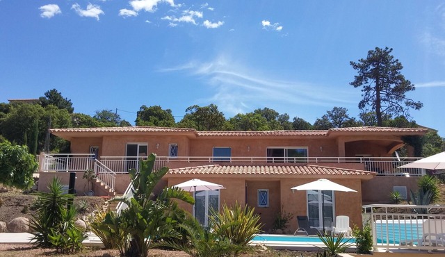 STANDING VILLA for 10 people SECURE HEATED POOL BEACH 300m