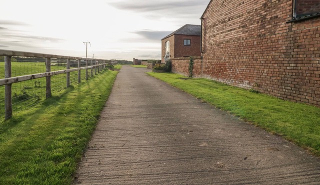 STANEGATE, pet friendly, with a garden in Brampton, Cumbria