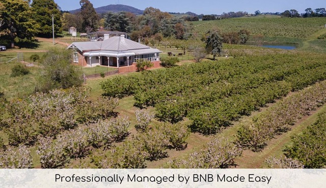 Stanford House - Unique Farm Stay, Stunning Views!