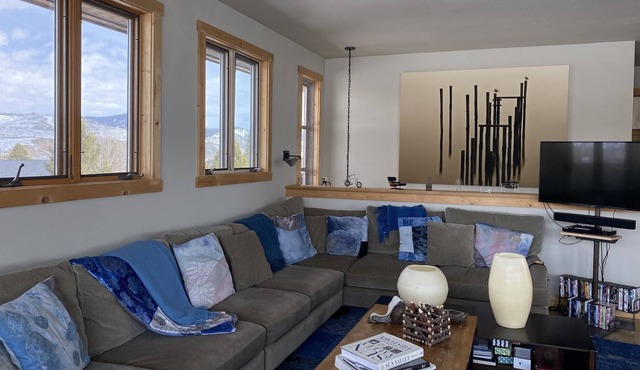 Stanley Cabin Getaway - Steps from everything Stanley has to offer!