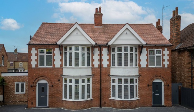 Stanley Park House, Peterborough - 3 bedroom, 3 bathroom, parking, City centre