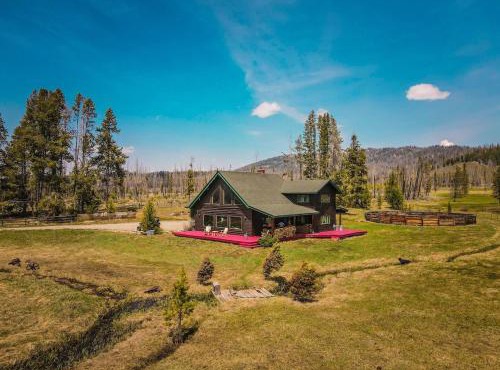 Stanley Spacious Home with Panoramic Views