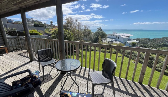 Stanmore Bay Log Cabin - short walk to beach