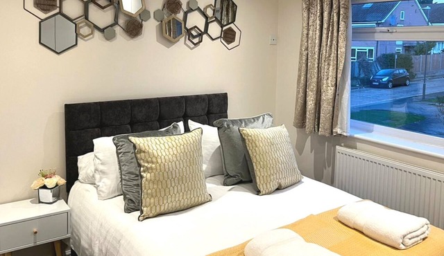 Stanmore HA7 - Spacious 3BR/1BA Pet Friendly Flat w/FREE WIFI