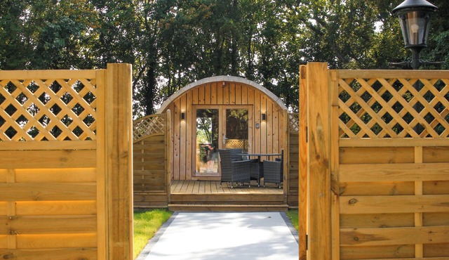 Stansted Airport - Cosy Cabin with Parking