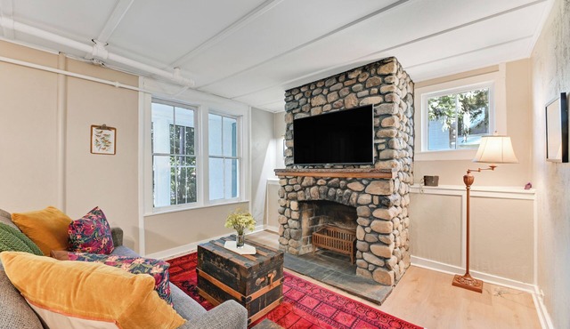 Stanton Suite: 1 BD Apt, Walk to Lake + Hobart William Smith