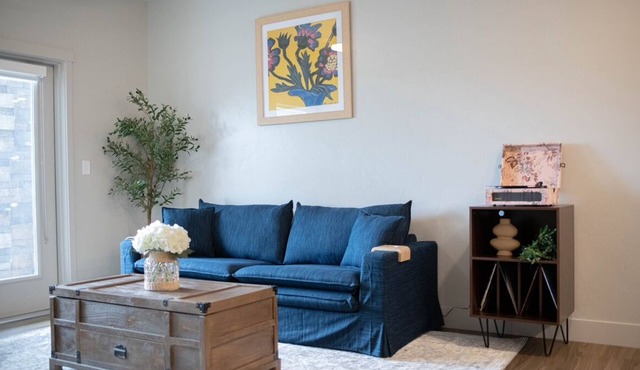 Star Charm apartment- with pool, gym, hot tub & Pac- Man