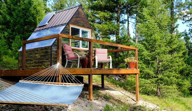 Star-gazing, pet-friendly, remote The Blind Cabin with Hot Tub near Missoula, MT