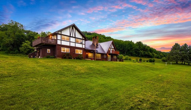 Star Hawk Springs Chateaux - Large 6 Bdrm Retreat