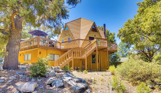 'Star House' Unique Home w/360 Mountain Views!