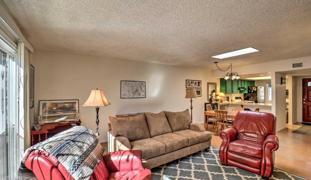 Star Pass Area Townhome about 5 Mi SW of Dtwn Tucson!