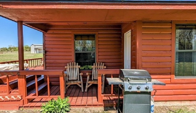 Star Valley cozy log cabin close to the Chickasaw National and Turner Falls Park