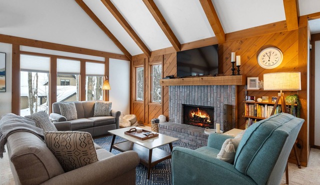 Star Valley Lodge - Harbor Springs/Petoskey Getaway!