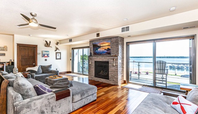 Starboard Point: Stunning Luxury Condo in the heart of DL!