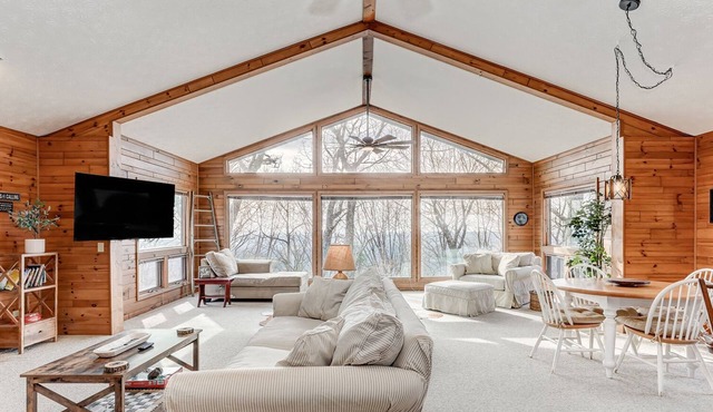 Starcross Summit - Sunny spaces & gorgeous views!