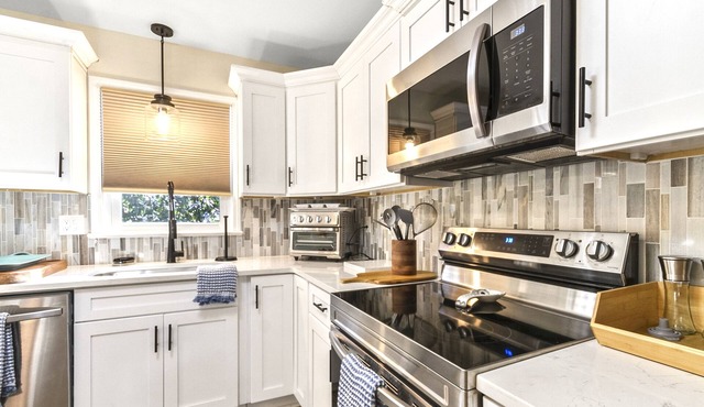 Starfall Lake Retreat-New Listing! Gorgeous, Newly Remodeled!