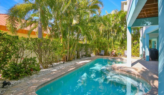 Starfish B - Heated Pool, Sunsets, Private Elevator & Roof Top Terrace