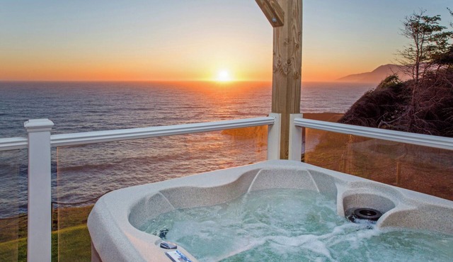 Starfish by OceanviewHotTubs Oceanfront Tesla charging Shelter Cove