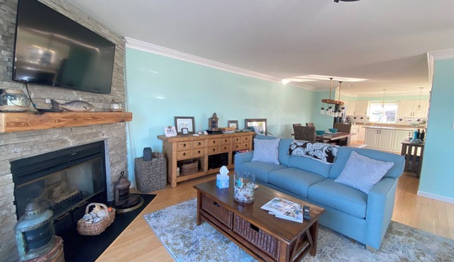Starfish Cottage . Direct Beachfront!