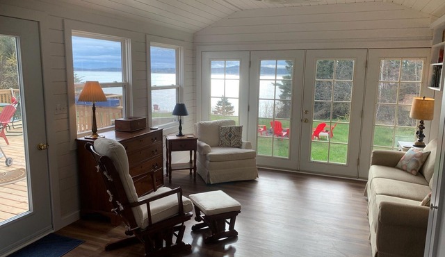 Starfish Cottage: Ocean Views, Walking Trail Above the Shore with NEW Master BR