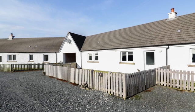 STARFISH COTTAGE, pet friendly in Craignure, Isle Of Mull