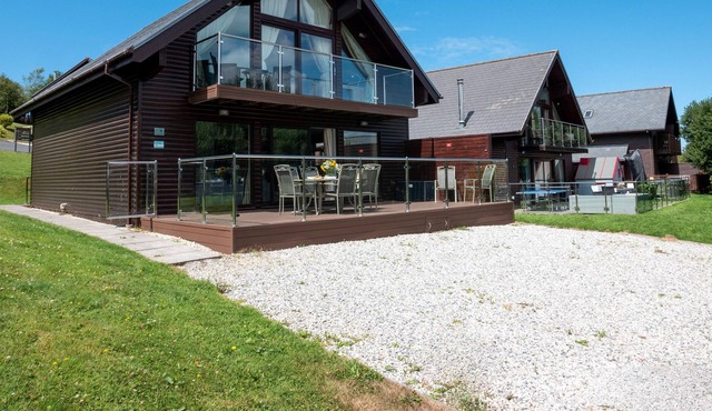 "Starfish Lodge (Sleeps 8) Retallack Resort & Spa, Nr Padstow, Pet Friendly”