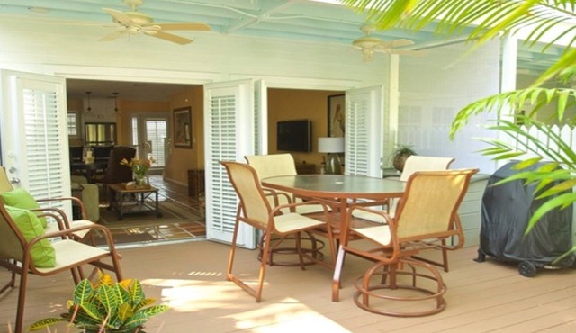 STARFISH - SUNNY TOWNHOME in QUIET TRUMAN ANNEX TWO BLOCKS FROM DUVAL ST.