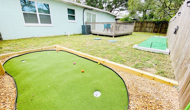 Starfish Wishes ~ Cozy getaway in the heart of town w/a private fenced backyard