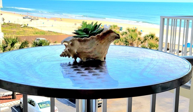 Starfish Wishes-Ocean View Daytona Beach, beach chairs and umbrella provided!